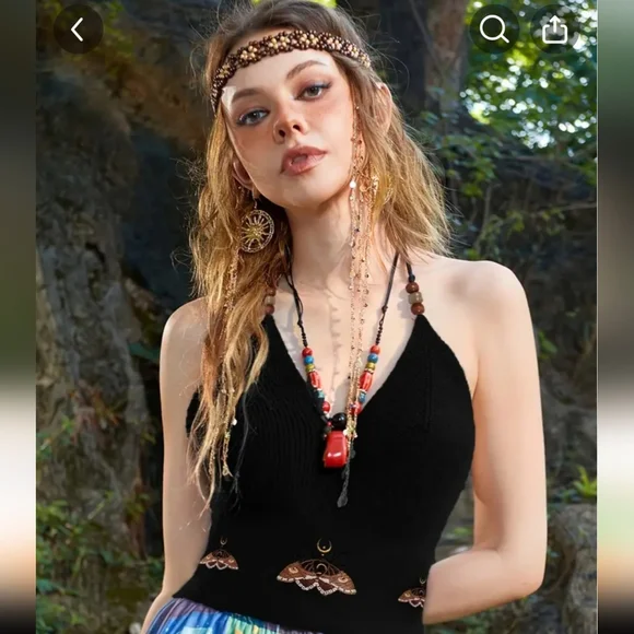 Butterfly Embroidered Spaghetti Strap crop - Picture 2 of 4